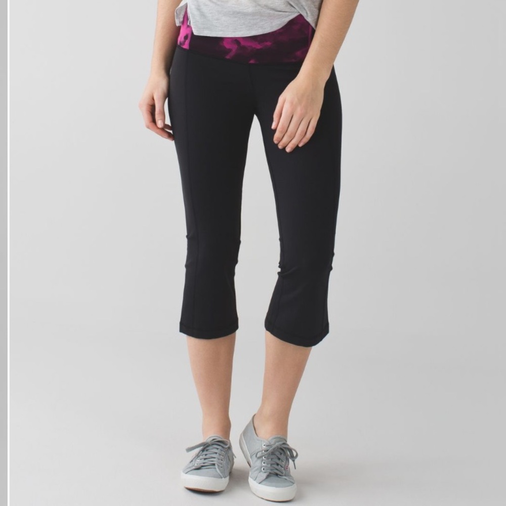 Lululemon Gather & Crow Crop II Leggings Blooming Pixie Raspberry Black Size 8